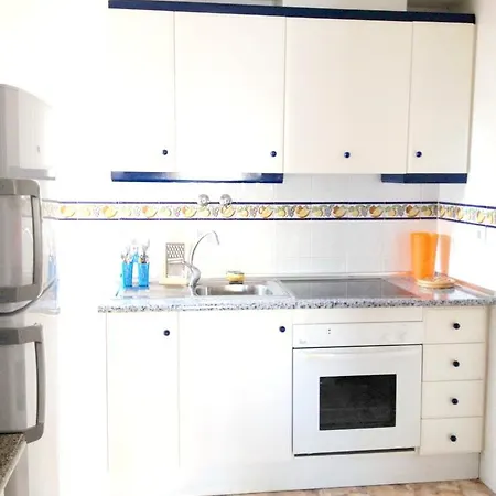 Modern In With Shared Pool Торрев'єха