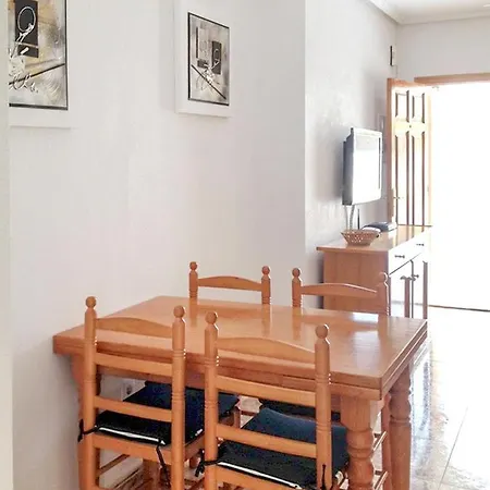 Modern In With Shared Pool Торрев'єха