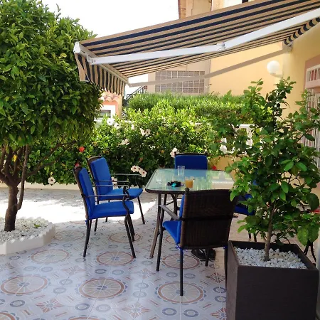 Modern In With Shared Pool Διαμέρισμα