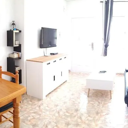 Апартаменти Modern In With Shared Pool