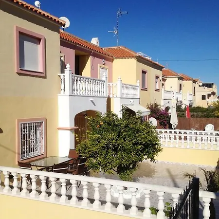 Apartment Modern Oasis: With Shared Pool Torrevieja