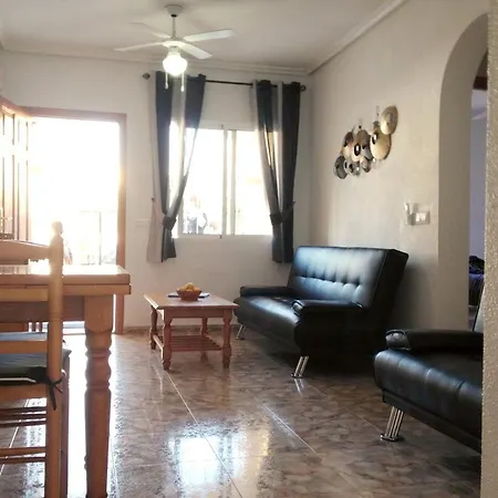 Апартаменти Modern In With Shared Pool