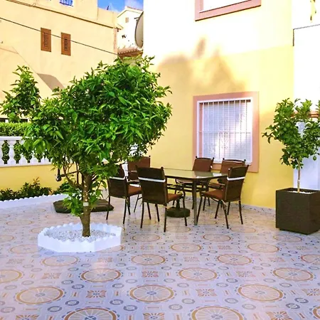 Апартаменти Modern In With Shared Pool *